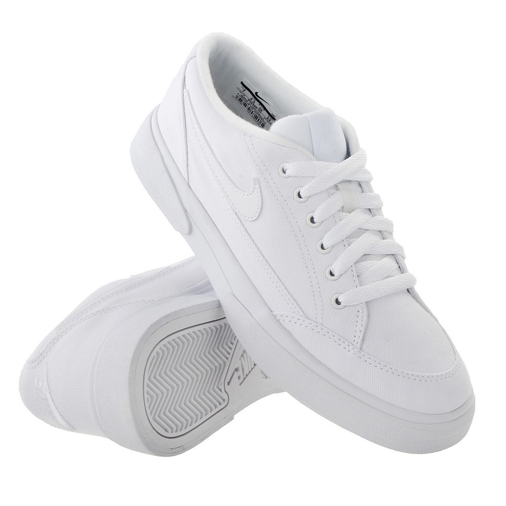 EUC WOMEN’S 12 WHITE NIKE CANVAS TENNIS SHOES